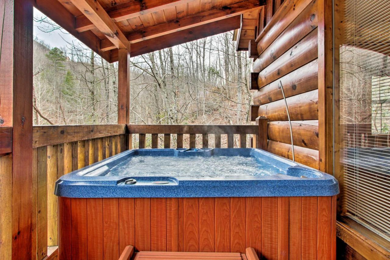 فيلا Gatlinburg Mountainside Escape With Deck And Hot Tub! المظهر الخارجي الصورة